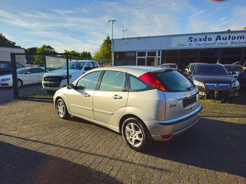 Gebraucht Ford Focus Ghia 101 PS (74 kW) 2003 Silber Limousine