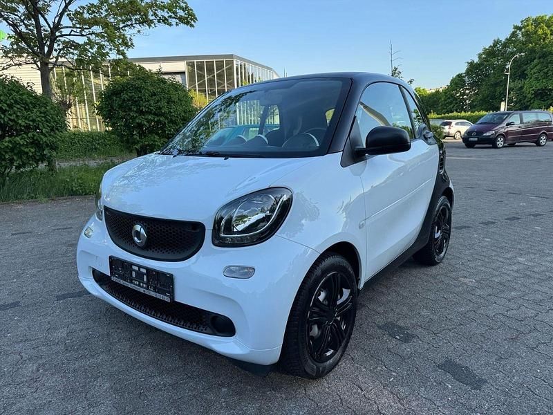 Weiß Gebraucht 2016 Smart ForTwo Coupé Kleinwagen | 6.590 € (Fairer Preis) - Bild 1/4