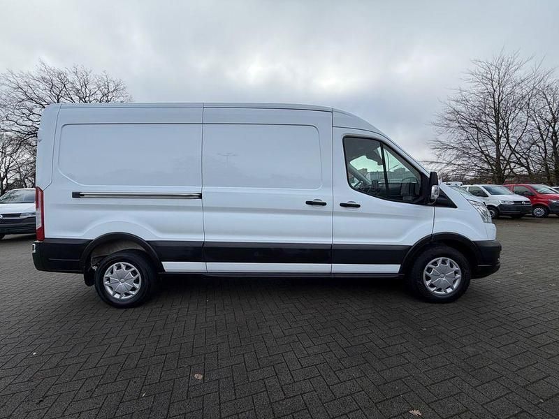 Gebraucht Ford Transit Trend 131 PS (96 kW) 2022 Weiß Van / Kleinbus