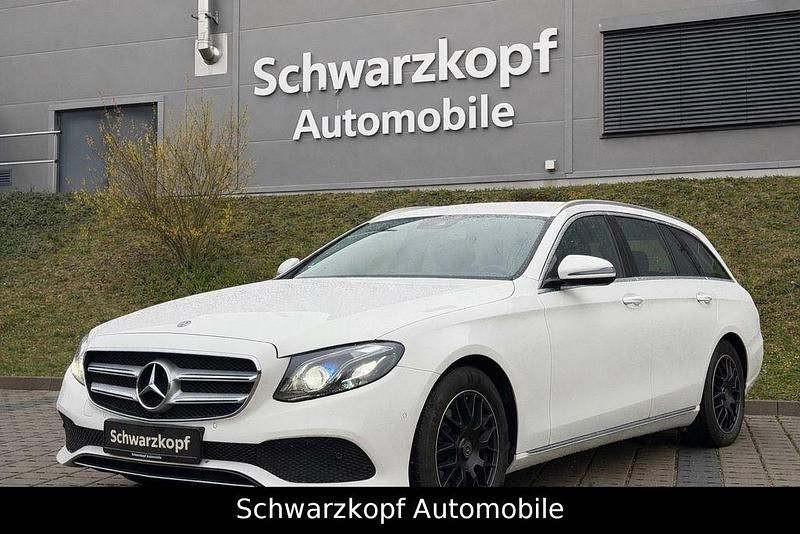 Gebraucht Mercedes E220 194 PS (142 kW) 2017 Weiß Kombi