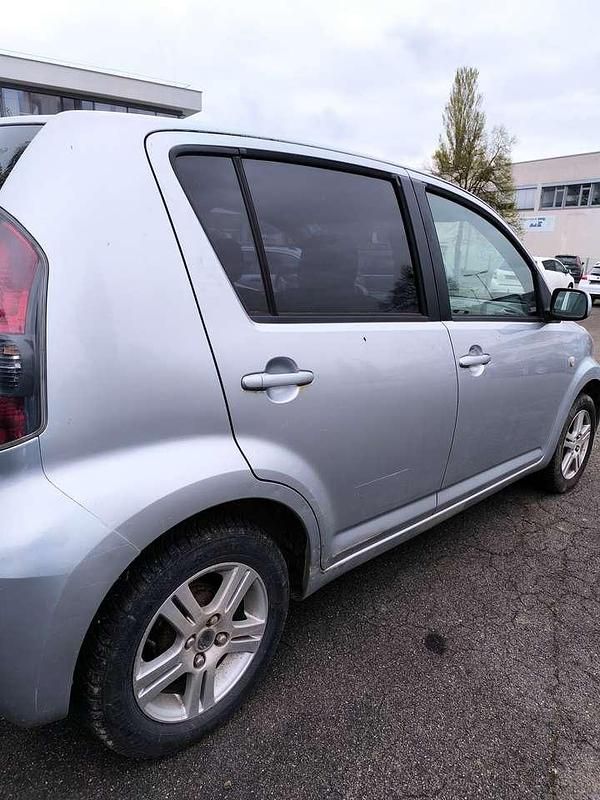 Gebraucht Daihatsu Sirion 91 PS (66 kW) 2008 Silber Kleinwagen