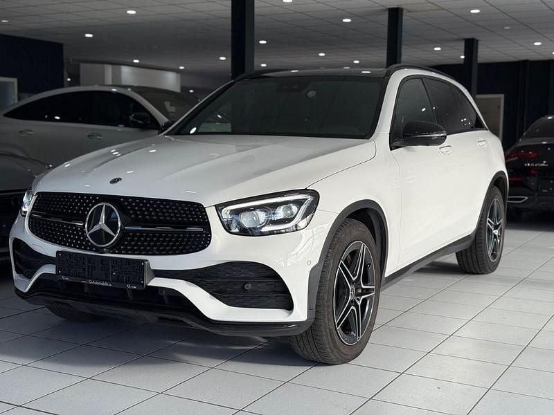 Weiß Gebraucht 2020 Mercedes GLC220 AMG SUV | 35.990 € (Fairer Preis) - Bild 1/4