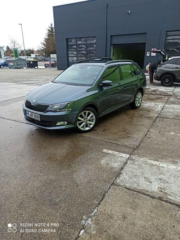 Grau Gebraucht 2018 Skoda Fabia Clever Kombi | 13.800 € (Fairer Preis) - Bild 1/4