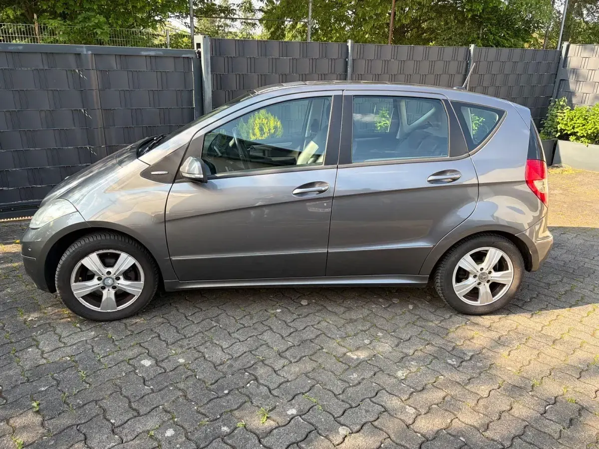 Gebraucht Mercedes A180 Avantgarde 109 PS (80 kW) 2010 Grau Kleinwagen