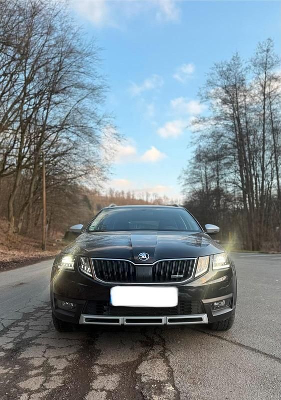 Gebraucht Skoda Octavia Scout 190 PS (139 kW) 2020 Schwarz Kombi