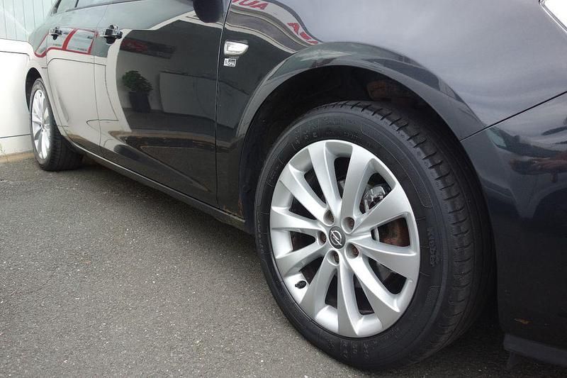 Gebraucht Opel Astra 140 PS (102 kW) 2012 Schwarz Kombi