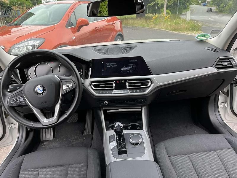 Gebraucht BMW 318 Advantage 150 PS (110 kW) 2020 Weiß Kombi
