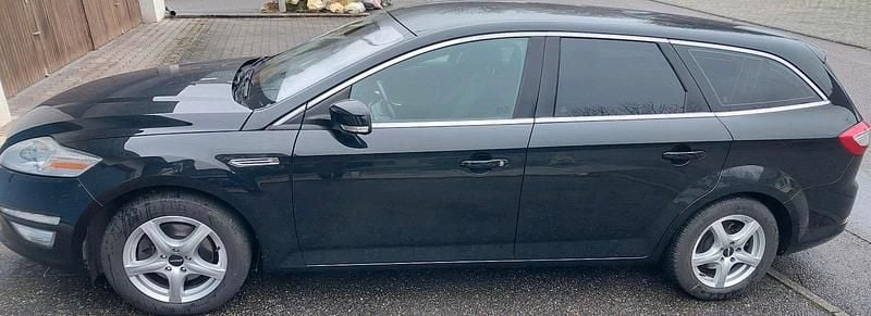 Gebraucht Ford Mondeo 163 PS (119 kW) 2013 Schwarz Kombi