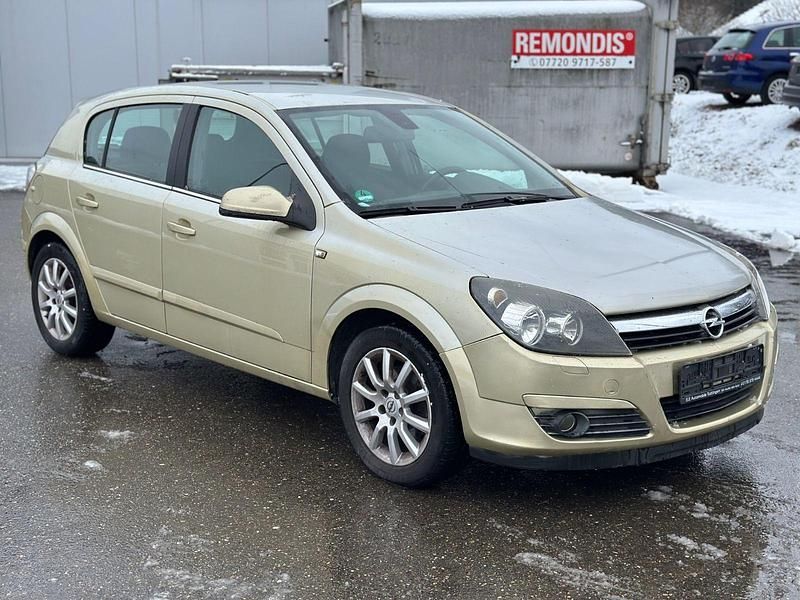Usata Opel Astra 125 CV (91 kW) 2004 Giallo Berlina