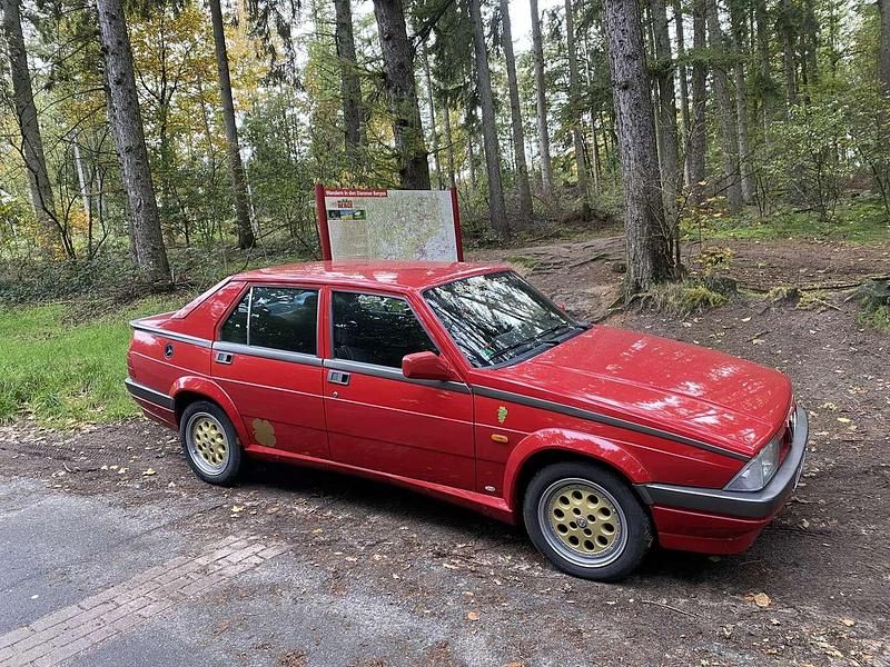 Gebraucht Alfa Romeo 75 120 PS (88 kW) 1992 Rot Limousine