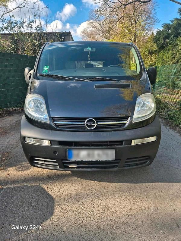 Gebraucht Opel Vivaro 100 PS (73 kW) 2004 Schwarz Van / Kleinbus