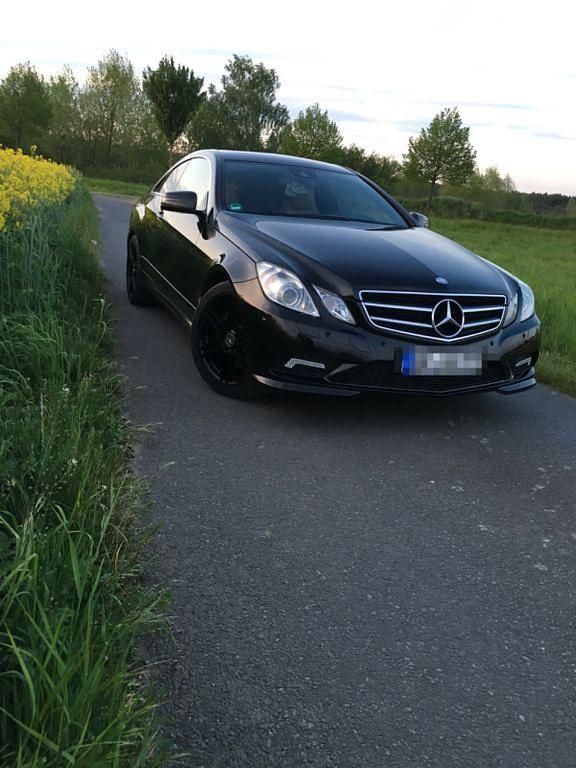 Gebraucht Mercedes E350 AMG 231 PS (169 kW) 2011 Schwarz Coupé