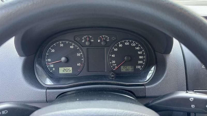 Silber Gebraucht 2002 VW Polo Limousine | 1.900 € (Fairer Preis) - Bild 1/4