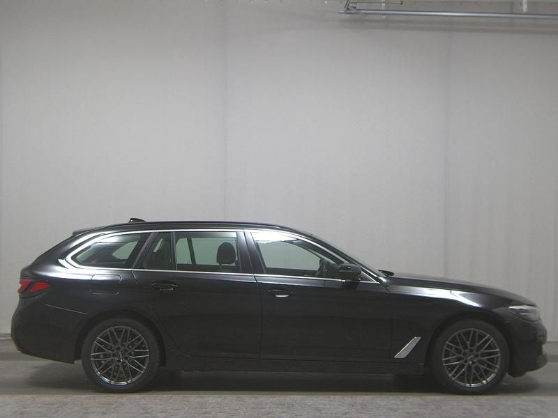 Schwarz Gebraucht 2021 BMW 530e Sport Line Kombi | 19.990 € (Guter Preis) - Bild 1/4