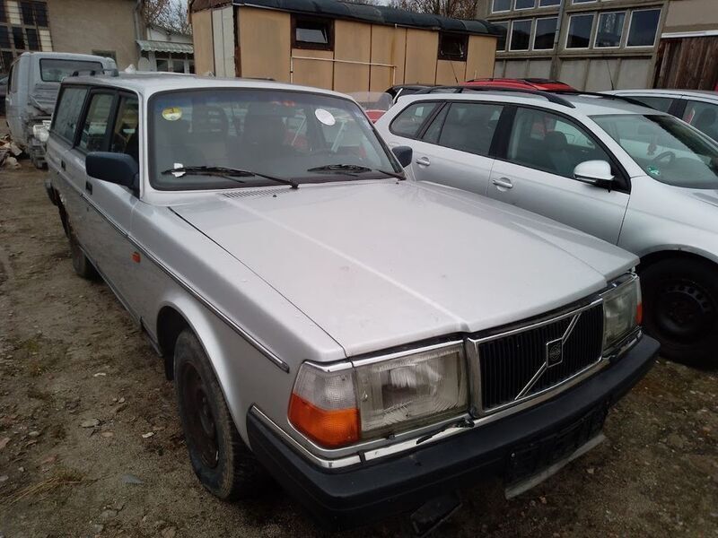 Silber Gebraucht 1982 Volvo 245 Kombi | 1.111 € - Bild 1/4