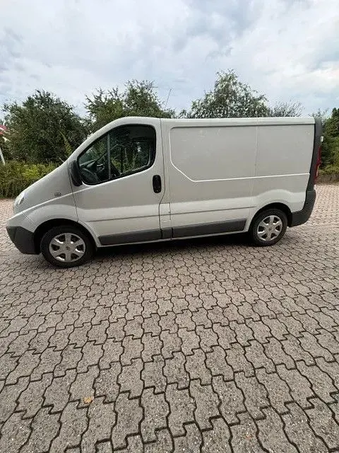 Gebraucht Renault Trafic 90 PS (66 kW) 2013 Weiß Van / Kleinbus