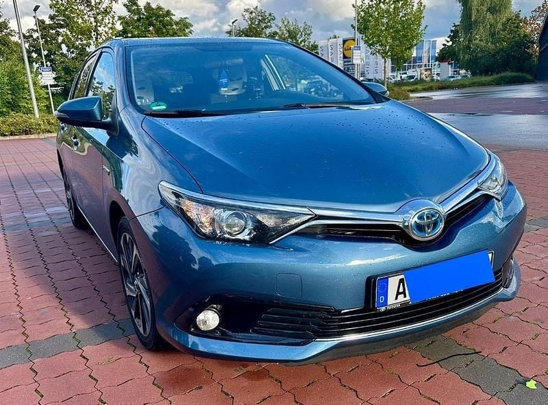 Blau Gebraucht 2015 Toyota Auris Hybrid Design Limousine | 13.100 € (Fairer Preis) - Bild 1/4