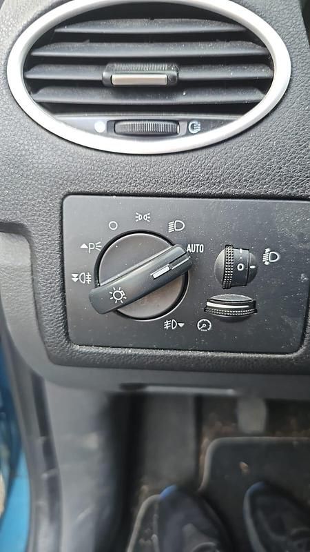 Blau Gebraucht 2007 Ford Focus Cabriolet Cabrio | 3.000 € (Fairer Preis) - Bild 1/4