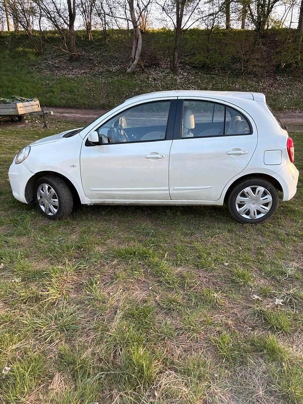 Gebraucht Nissan Micra 80 PS (58 kW) 2012 Weiß Kleinwagen