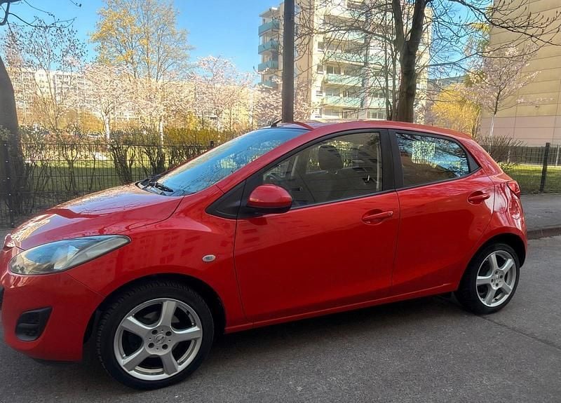 Gebraucht Mazda 2 75 PS (55 kW) 2011 Rot Kleinwagen