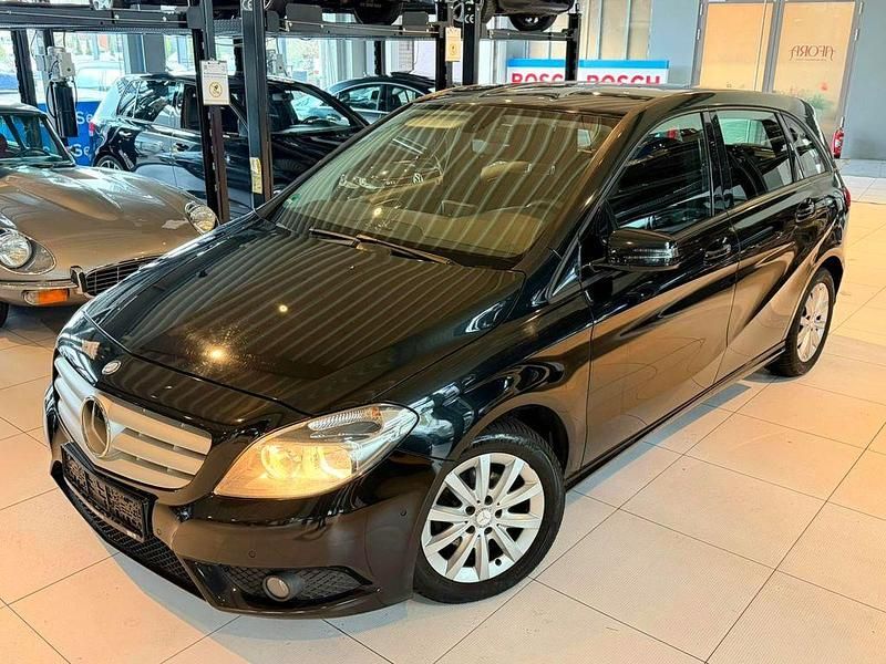 Gebraucht Mercedes B180 109 PS (80 kW) 2013 Schwarz Van / Kleinbus