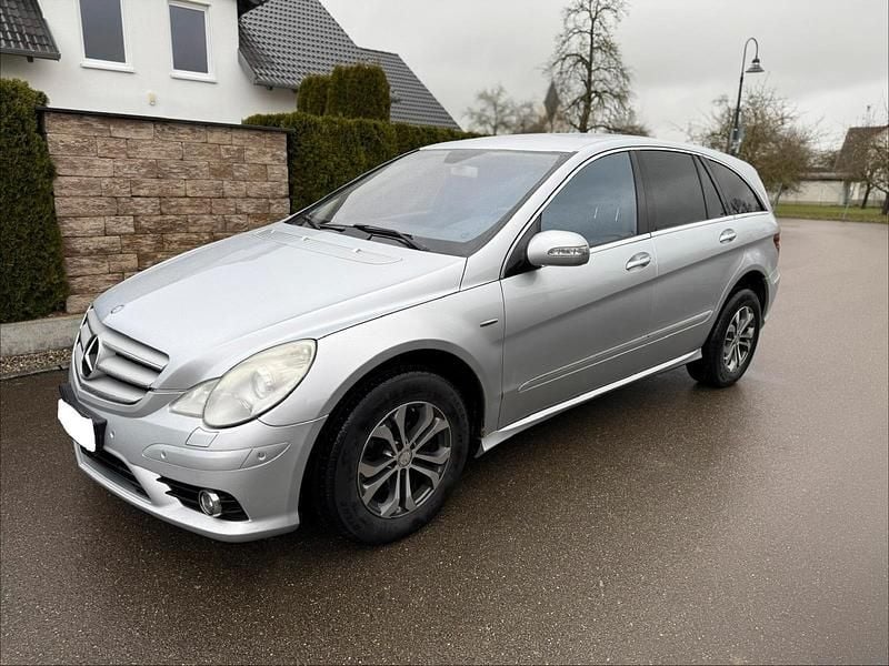 Silber Gebraucht 2007 Mercedes R320 Van / Kleinbus | 2.300 € - Bild 1/4