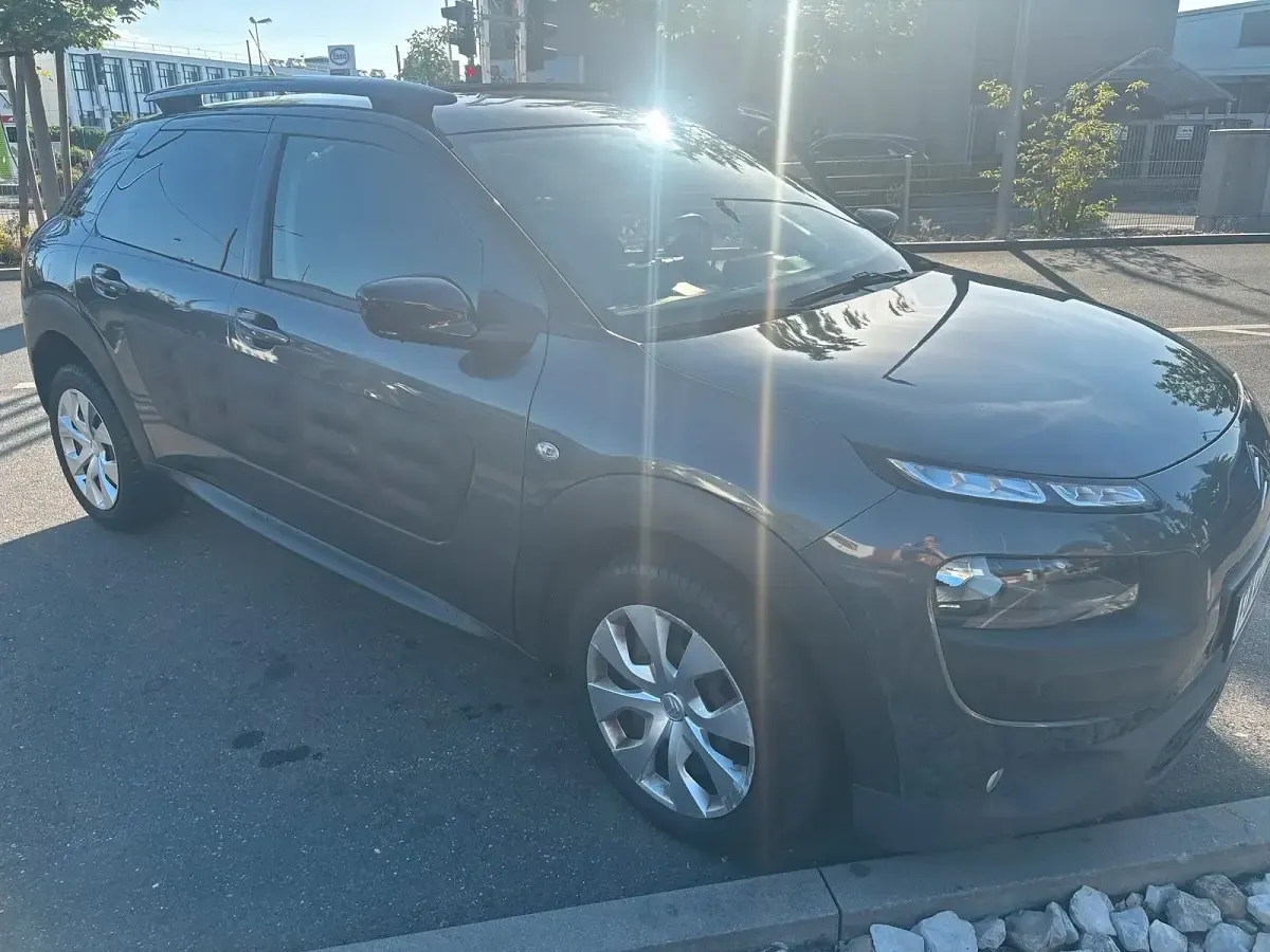 Gebraucht Citroën C4 Cactus 99 PS (72 kW) 2016 Schwarz Kleinwagen
