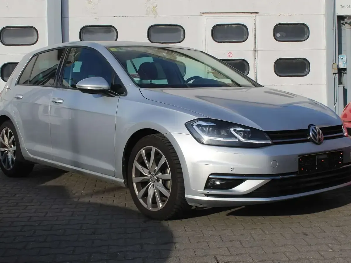 Gebraucht VW Golf VIII Highline 150 PS (110 kW) 2020 Reflexsilber metallic Limousine