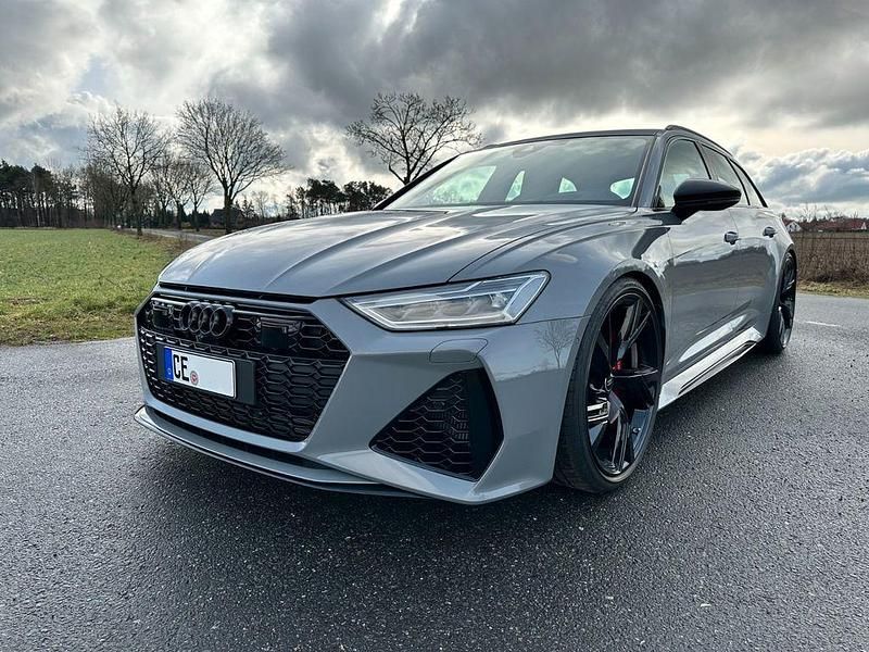 Grau Gebraucht 2023 Audi RS6 Ambiente Kombi | 102.980 € (Superpreis) - Bild 1/4