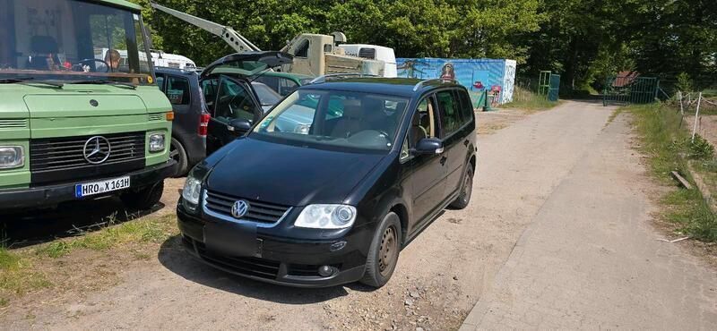 Schwarz Gebraucht 2004 VW Touran Highline Van / Kleinbus | 1.200 € (Guter Preis) - Bild 1/4