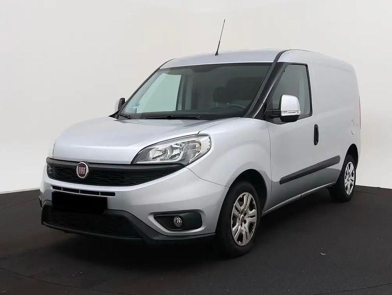Grau Gebraucht 2015 Fiat Doblò Van / Kleinbus | 8.900 € (Teuer) - Bild 1/4