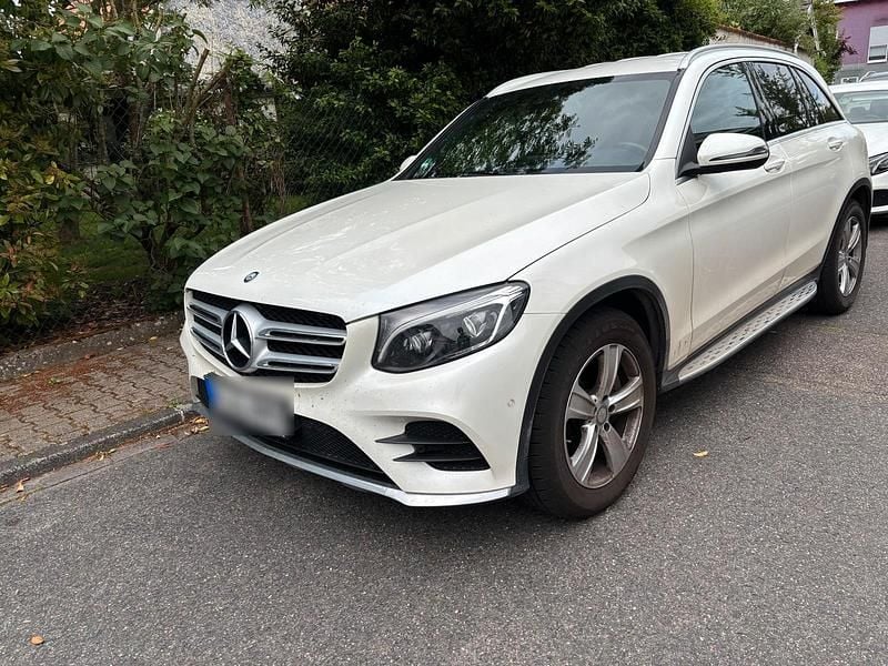Weiß Gebraucht 2016 Mercedes GLC250 AMG SUV | 21.000 € (Fairer Preis) - Bild 1/4
