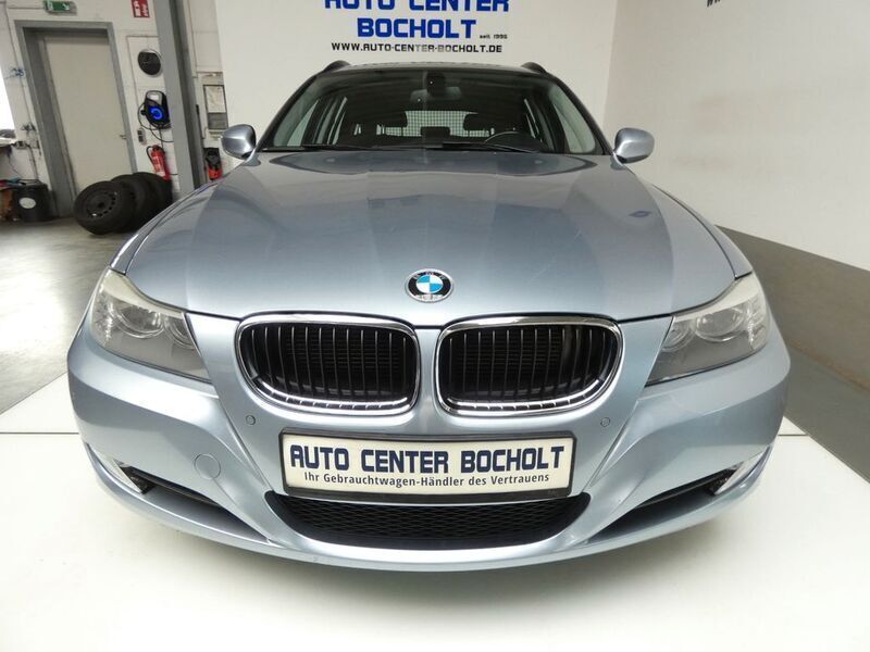 Blau Gebraucht 2011 BMW 318 Limousine | 5.700 € (Guter Preis) - Bild 1/4