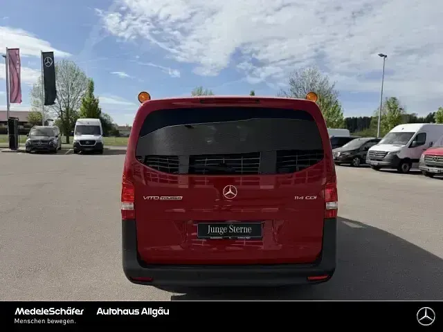 Gebraucht Mercedes Vito 136 PS (100 kW) 2024 Jupiterrot Van