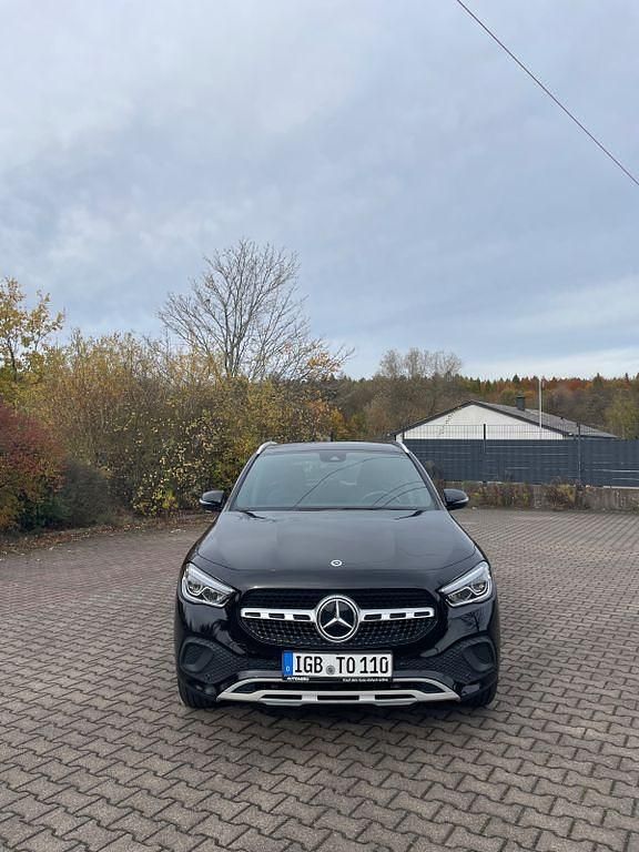 Schwarz Gebraucht 2020 Mercedes GLA180 SUV | 30.000 € (Fairer Preis) - Bild 1/4