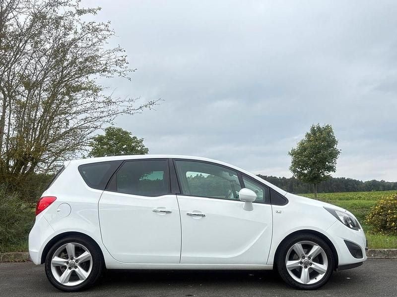 Gebraucht Opel Meriva 120 PS (88 kW) 2011 Weiß Van / Kleinbus