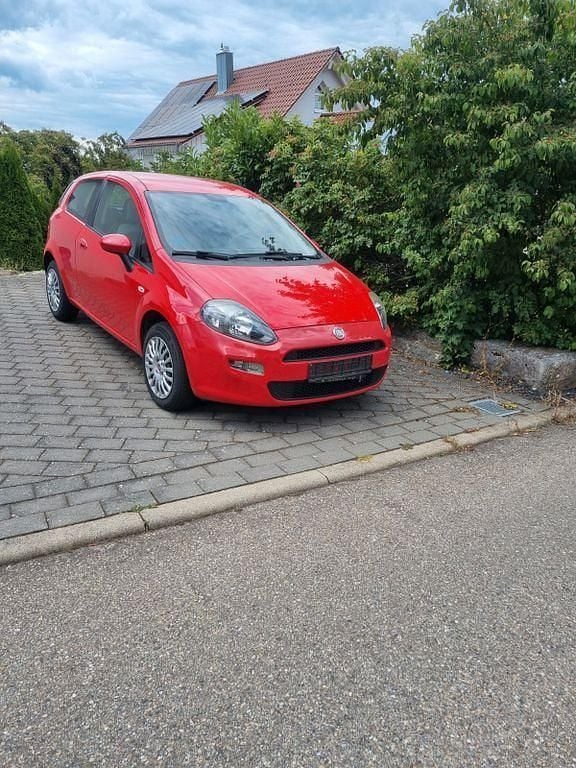 Rot Gebraucht 2012 Fiat Punto Evo Kleinwagen | 2.300 € (Guter Preis) - Bild 1/4