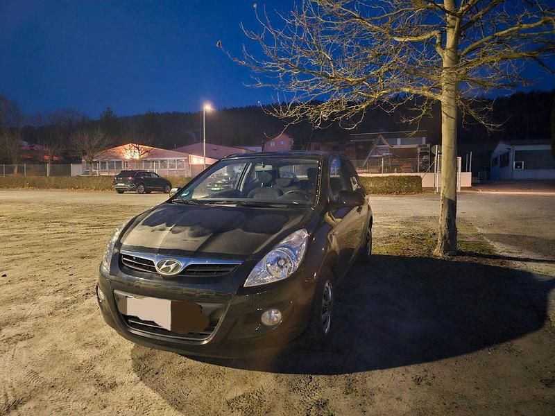 Gebraucht Hyundai i20 Comfort 77 PS (56 kW) 2009 Schwarz Kleinwagen