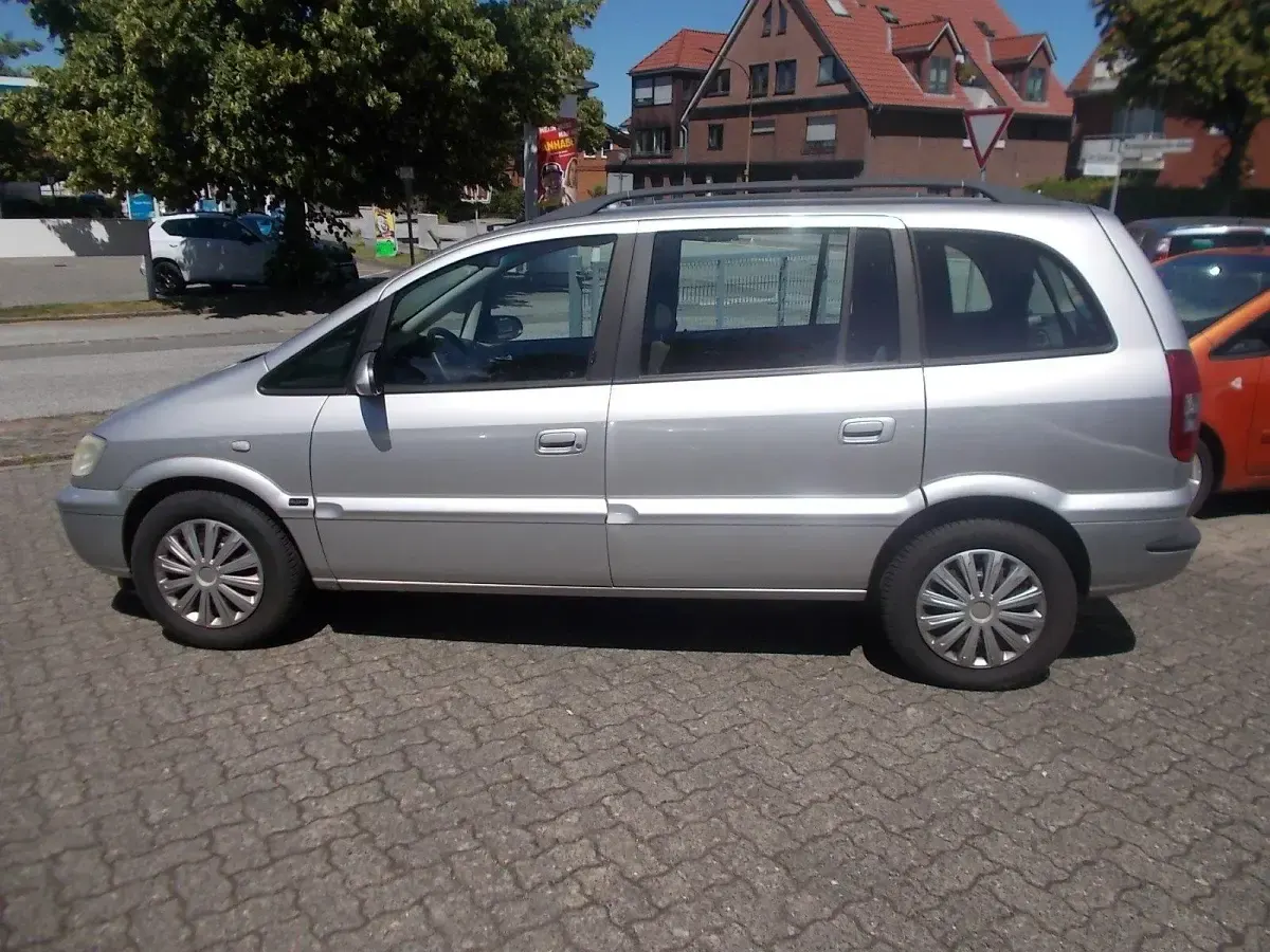 Gebraucht Opel Zafira 125 PS (91 kW) 2004 Silber Van / Kleinbus