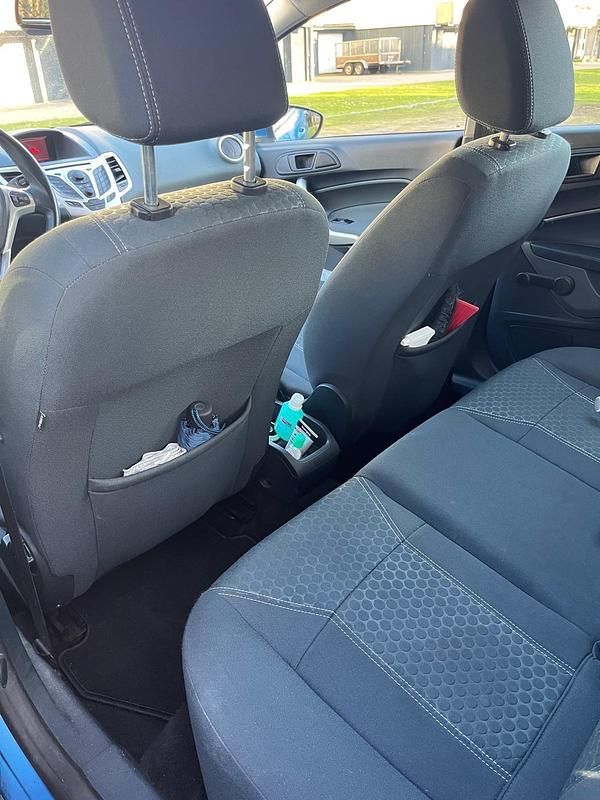 Gebraucht Ford Fiesta 82 PS (60 kW) 2010 Blau Kleinwagen