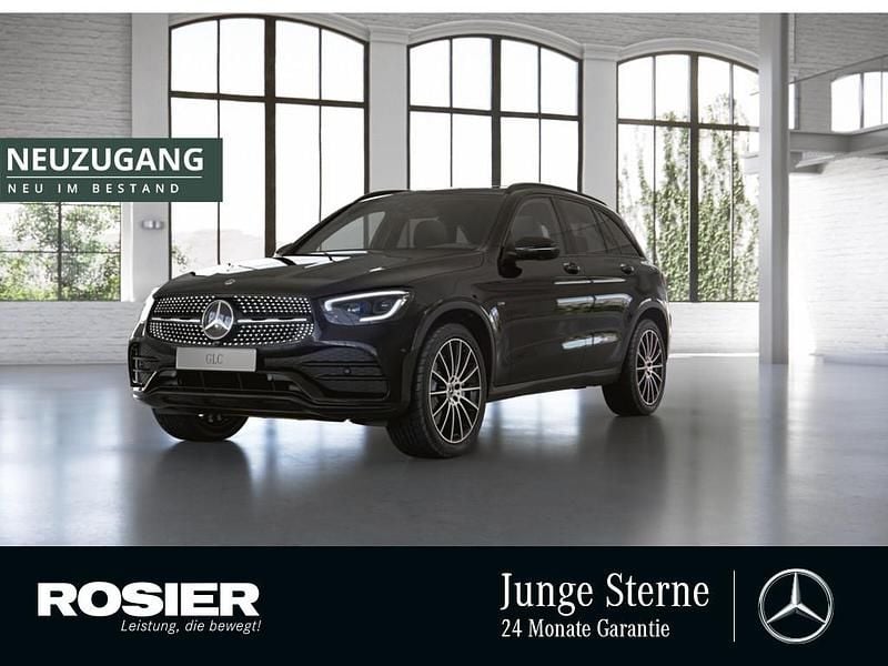 Schwarz / obsidianschwarz Gebraucht 2021 Mercedes GLC300 AMG SUV | 43.690 € (Teuer) - Bild 1/4