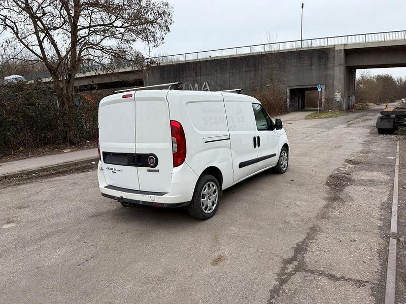 Gebraucht Fiat Doblò 95 PS (69 kW) 2018 Weiß Van / Kleinbus