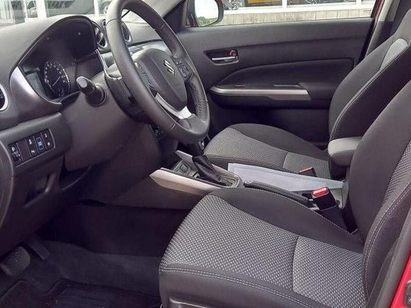 Gebraucht Suzuki Vitara Comfort 116 PS (85 kW) 2025 Rot SUV
