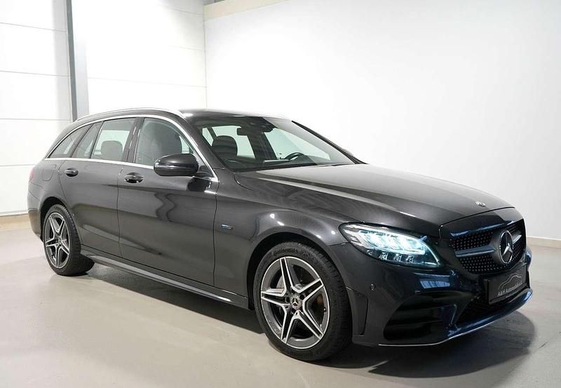 Graphitgrau (metallic) Gebraucht 2020 Mercedes C300e AMG Kombi | 21.990 € (Etwas zu teuer) - Bild 1/4