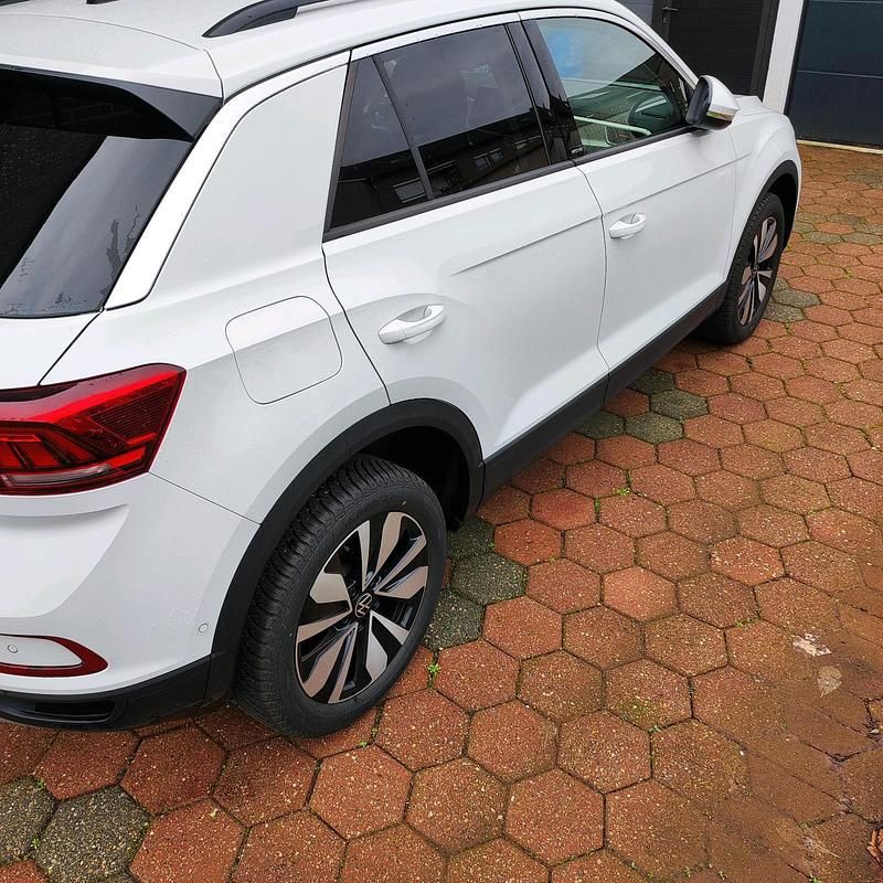 Gebraucht VW T-Roc Move 110 PS (80 kW) 2023 Weiß SUV