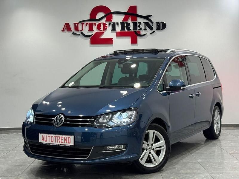 Blau Gebraucht 2017 VW Sharan Highline Van / Kleinbus | 21.900 € (Teuer) - Bild 1/4