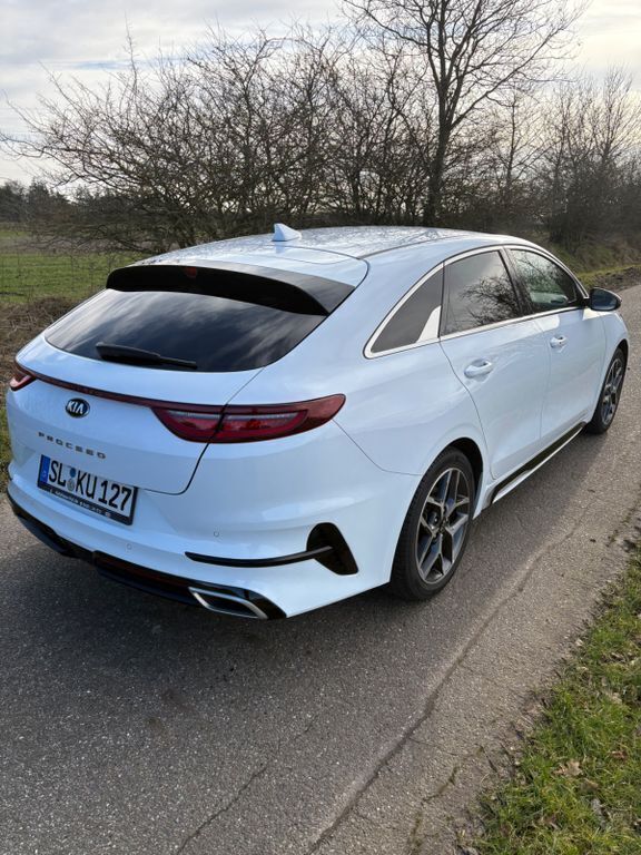Weiß Gebraucht 2020 Kia ProCeed GT-Line Kleinwagen | 17.890 € (Guter Preis) - Bild 1/4