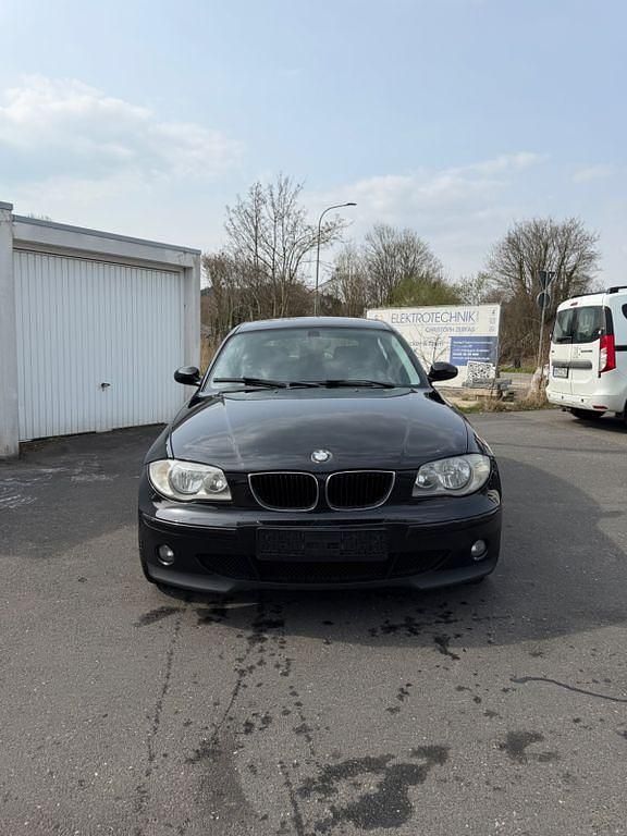 Gebraucht BMW 118 122 PS (89 kW) 2007 Schwarz Kleinwagen