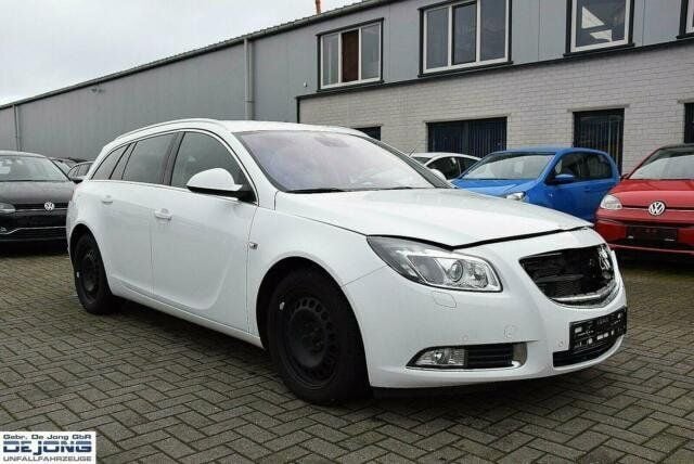 Weiß Gebraucht 2013 Opel Insignia Sport Kombi | 4.750 € (Superpreis) - Bild 1/4