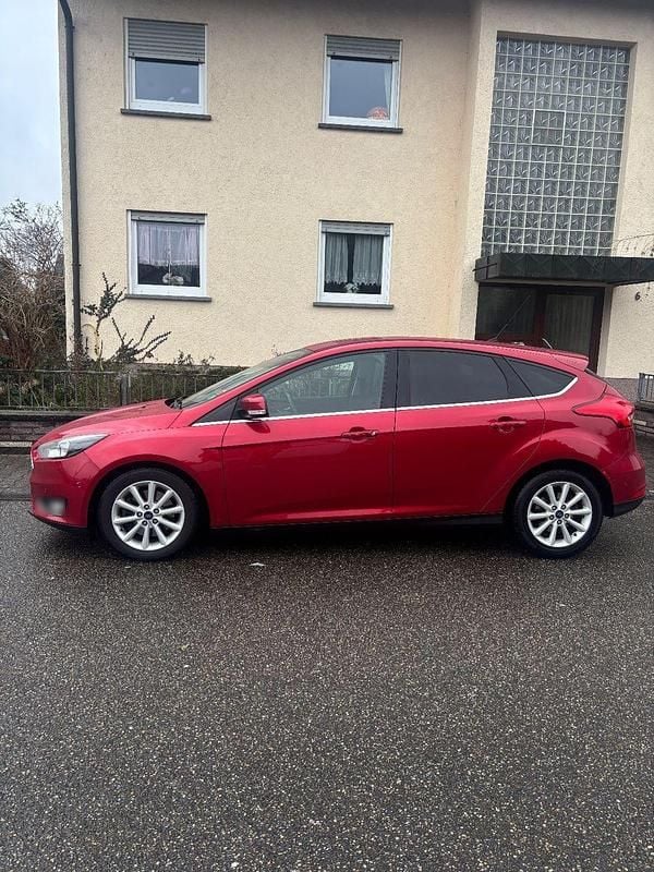 Używany Ford Focus Titanium 150 KM (110 kW) 2015 Czerwony Sedan/Limuzyna